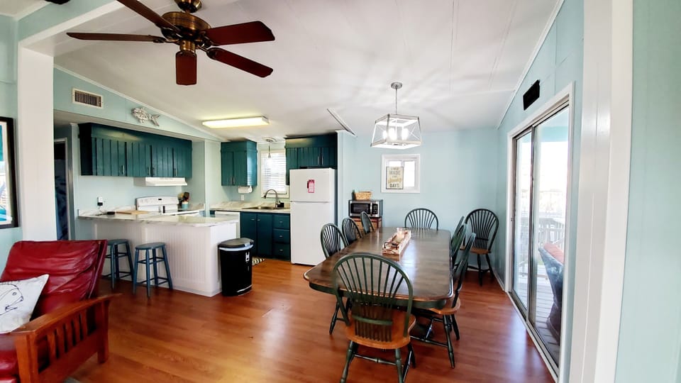 Dining Table seats 8 comfortably