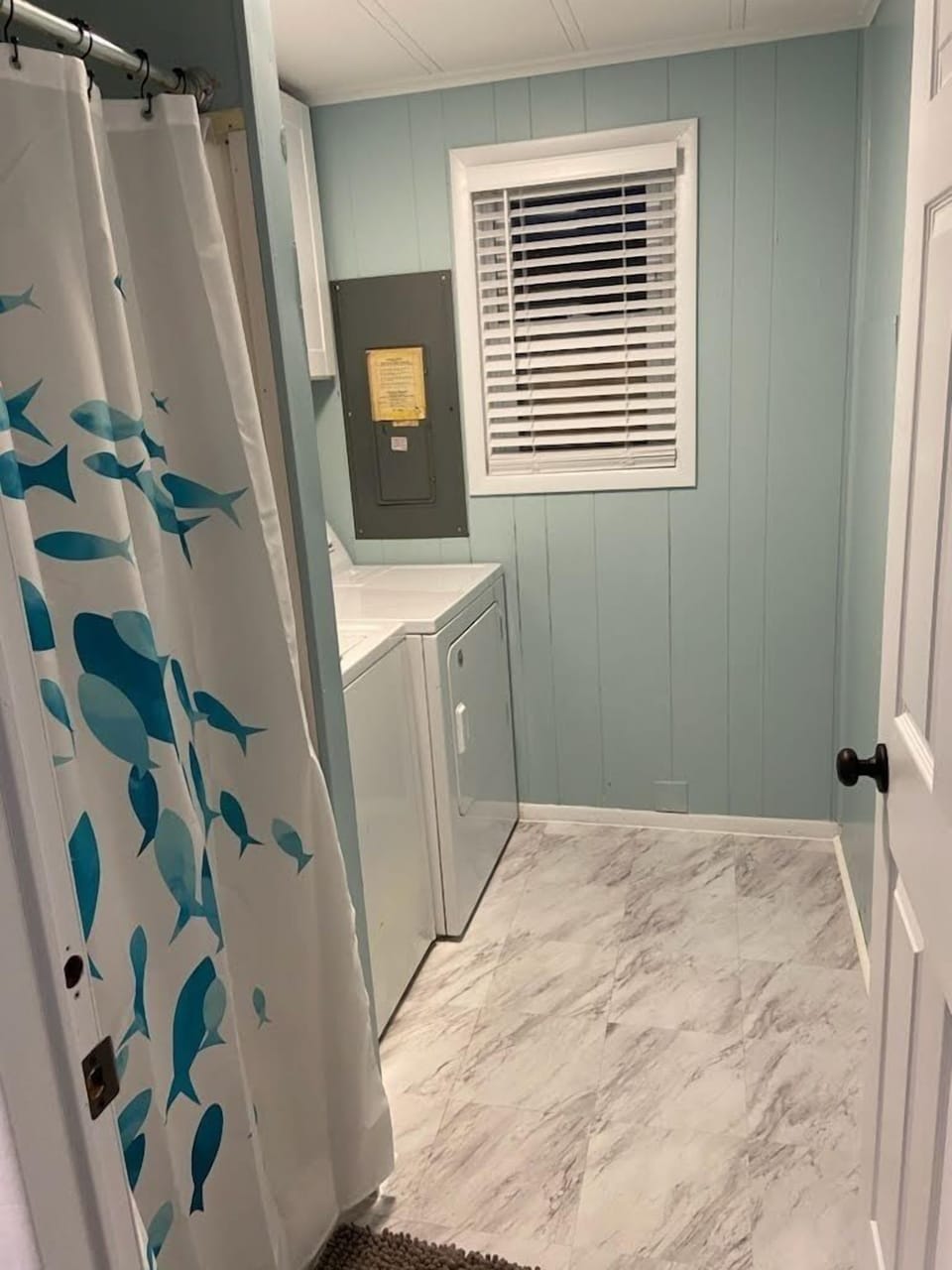 Shower and Washer/Dryer
