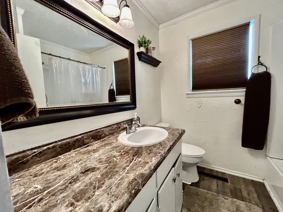 Full bath with tub/shower