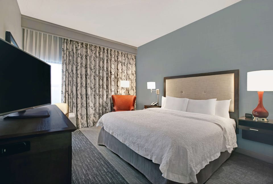 Premium bedding, down comforters, in-room safe, desk