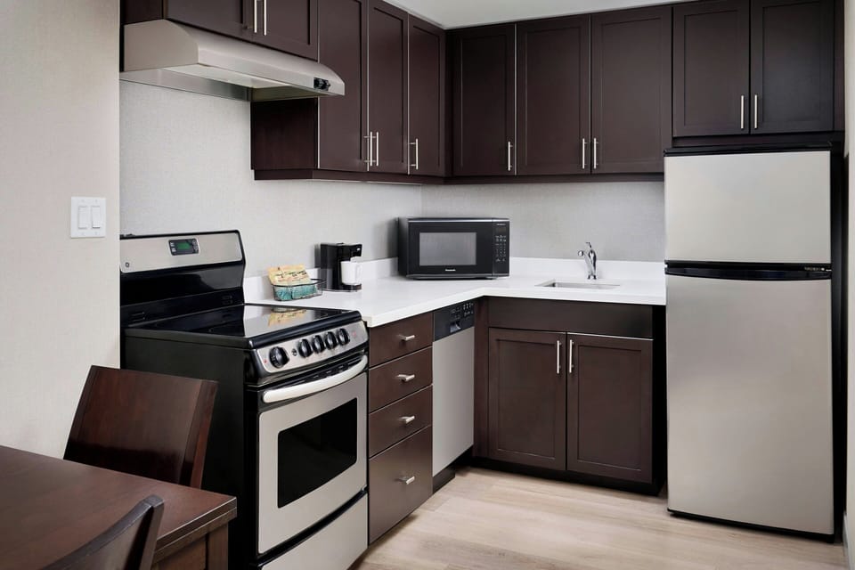 Suite, 2 Bedrooms | Premium bedding, pillowtop beds, in-room safe, desk