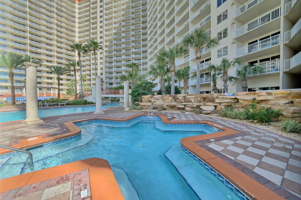 Spacious hot tub