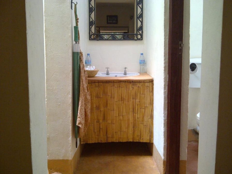 Separate tub and shower, towels