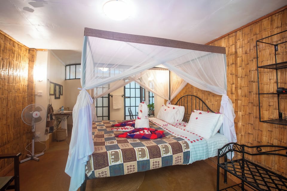 Chalet, 1 King Bed | 1 bedroom, desk