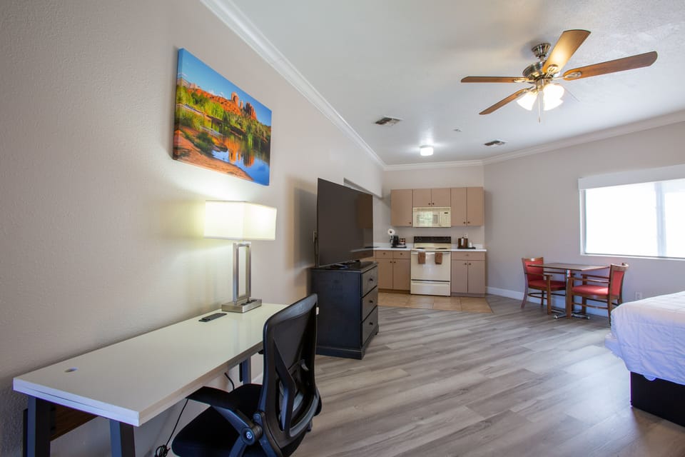 Cozy Kitchenette King Suite | Pillowtop beds, blackout drapes, iron/ironing board, free WiFi