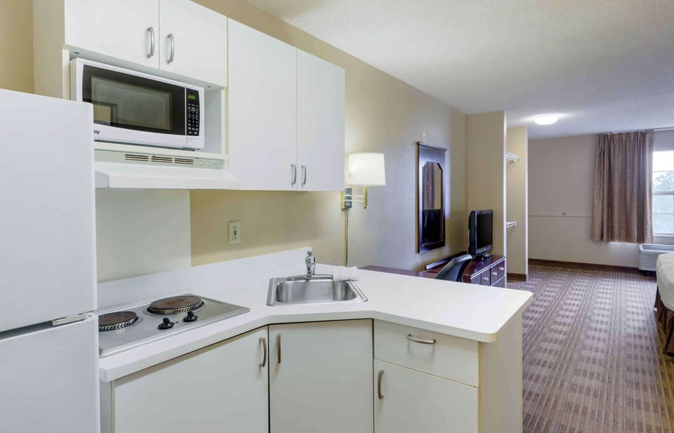 Studio, 1 King Bed, Non Smoking | Private kitchen | Fridge, microwave, stovetop