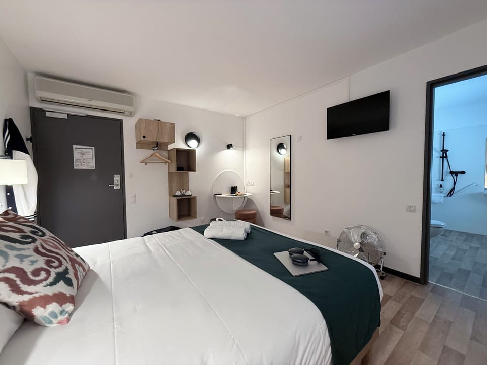 Superior Room, Mobility Accessible | Desk, laptop workspace, blackout drapes, soundproofing