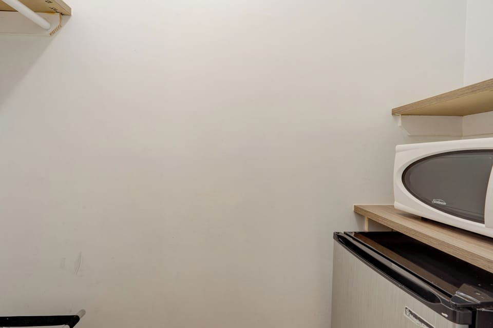 Room | Individually furnished, desk, blackout drapes, soundproofing