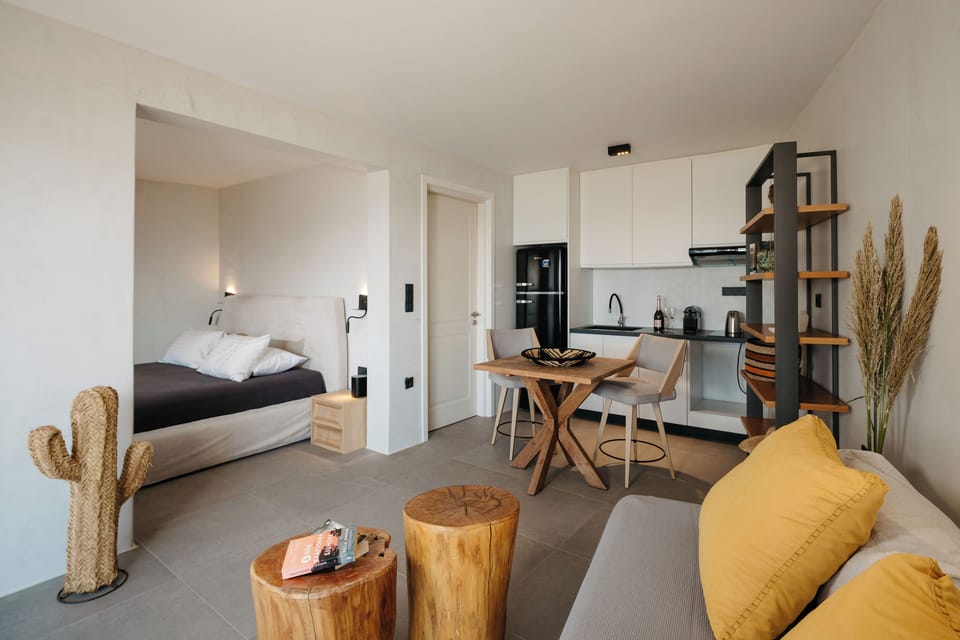 Superior Studio Suite, 1 Bedroom, Sea View, Beachfront | Premium bedding, in-room safe, individually decorated