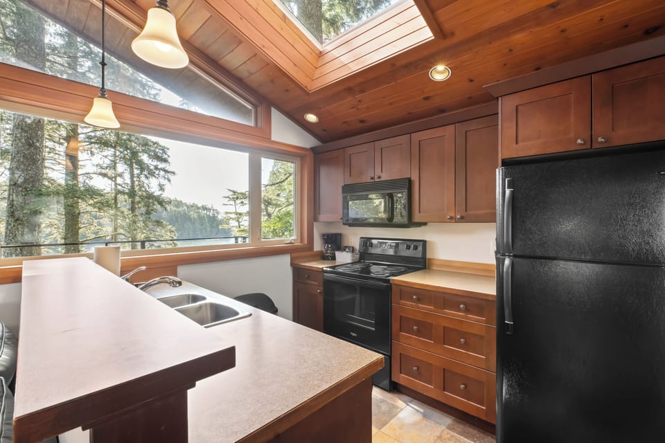 Cabin, 2 Bedrooms, Oceanfront (Nest)  | Private kitchen | Coffee/tea maker, dishwasher, electric kettle
