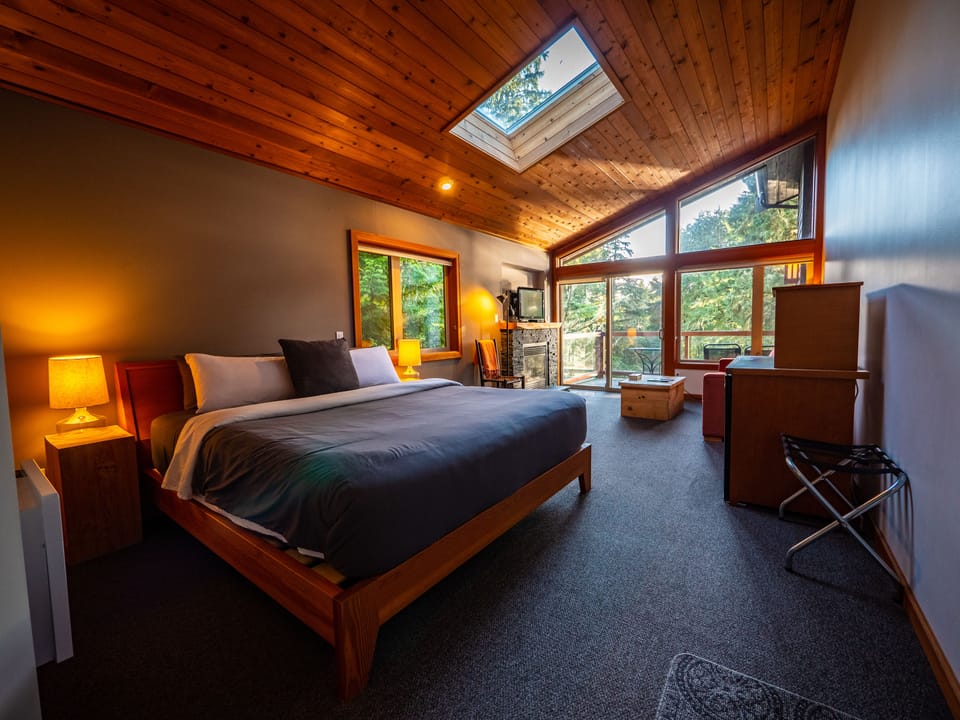 The Lodge Suites (No Kids or Pets) | Premium bedding, memory foam beds, free WiFi, bed sheets