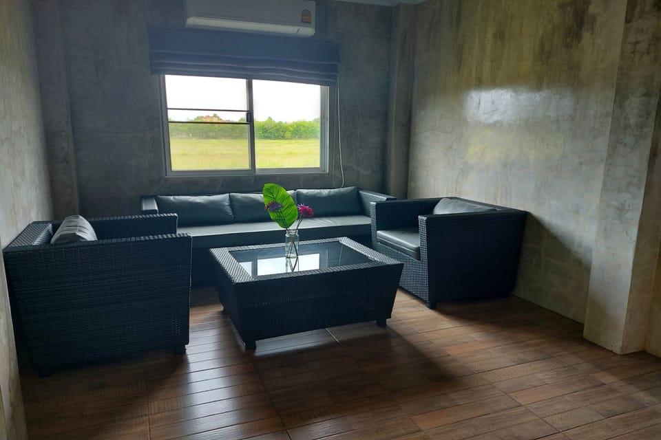 Studio Suite, 1 Bedroom | Minibar, in-room safe, desk, free WiFi