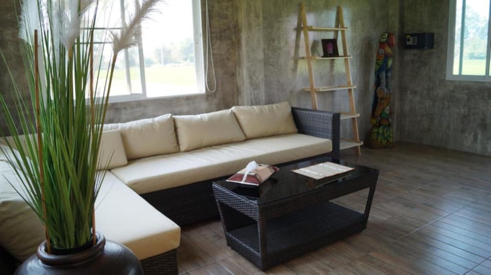 Studio Suite, 1 Bedroom | Minibar, in-room safe, desk, free WiFi