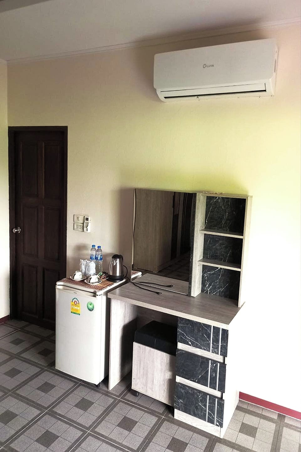 Deluxe Bungalow | Minibar, in-room safe, desk, free WiFi