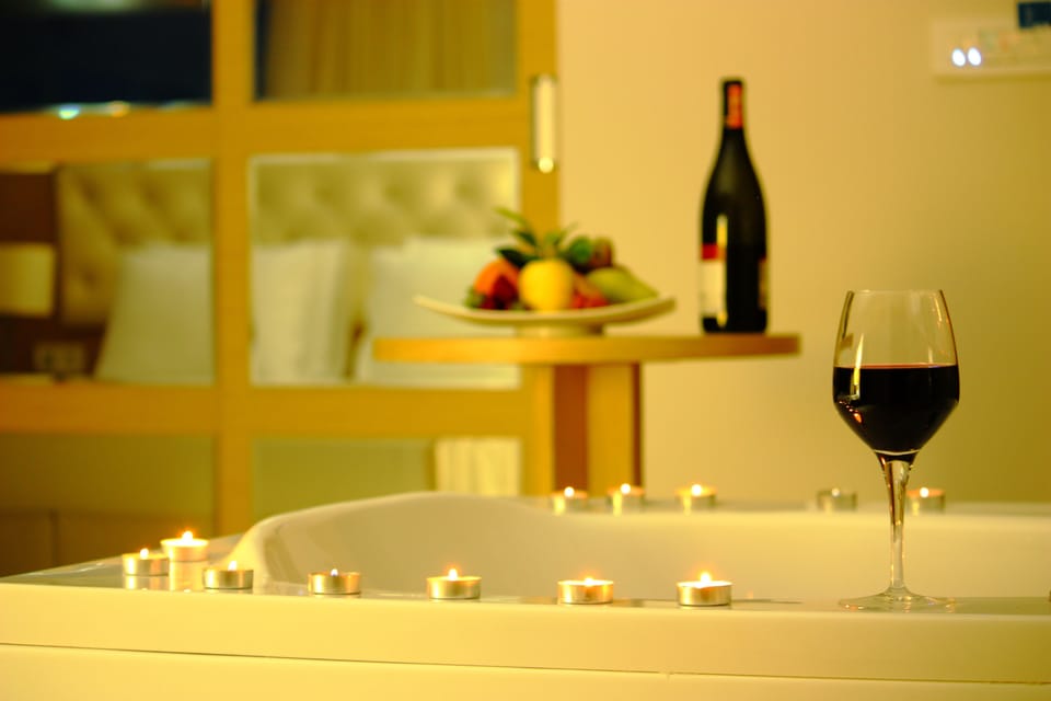 Suite, 1 Bedroom | Deep soaking bathtub