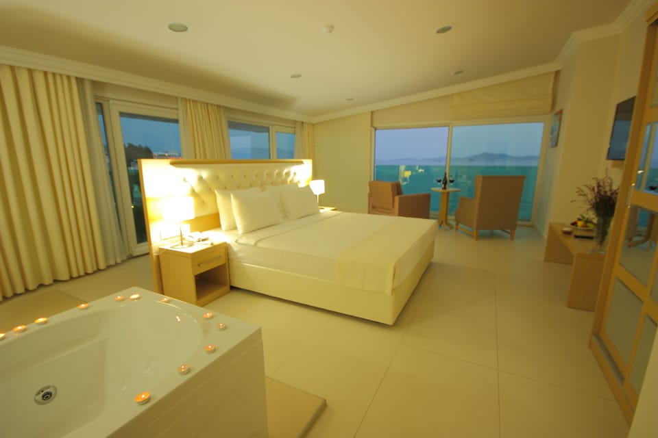 Suite, 1 Bedroom | Minibar, in-room safe, soundproofing, free WiFi