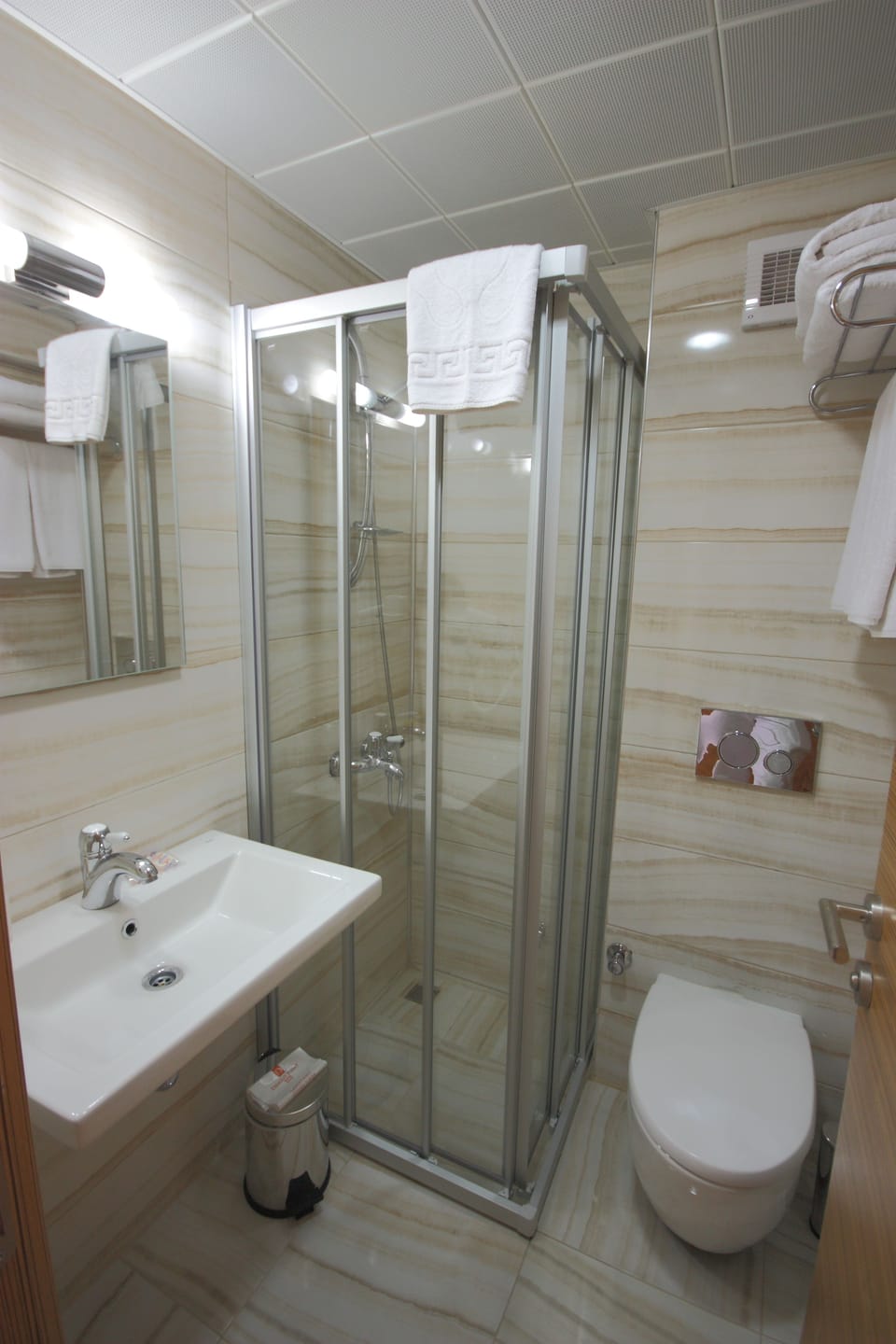 Combined shower/tub, free toiletries, hair dryer, slippers