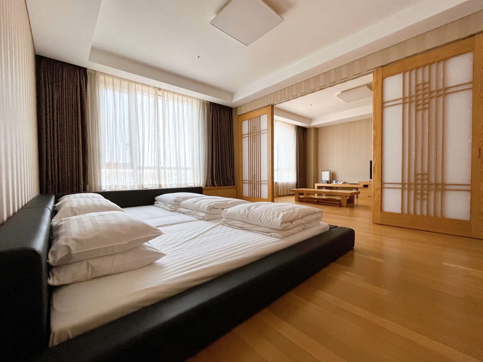 Suite, Multiple Beds, Non Smoking | In-room safe, individually furnished, desk, blackout drapes
