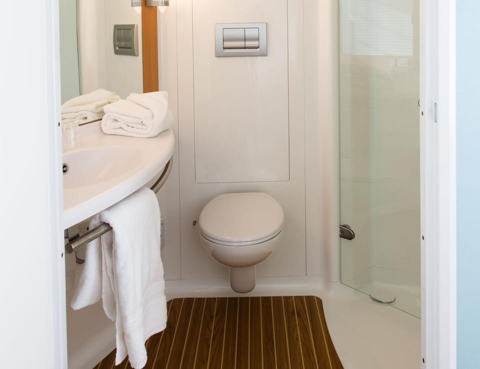 Twin Room, 2 Twin Beds | Free WiFi, bed sheets, alarm clocks