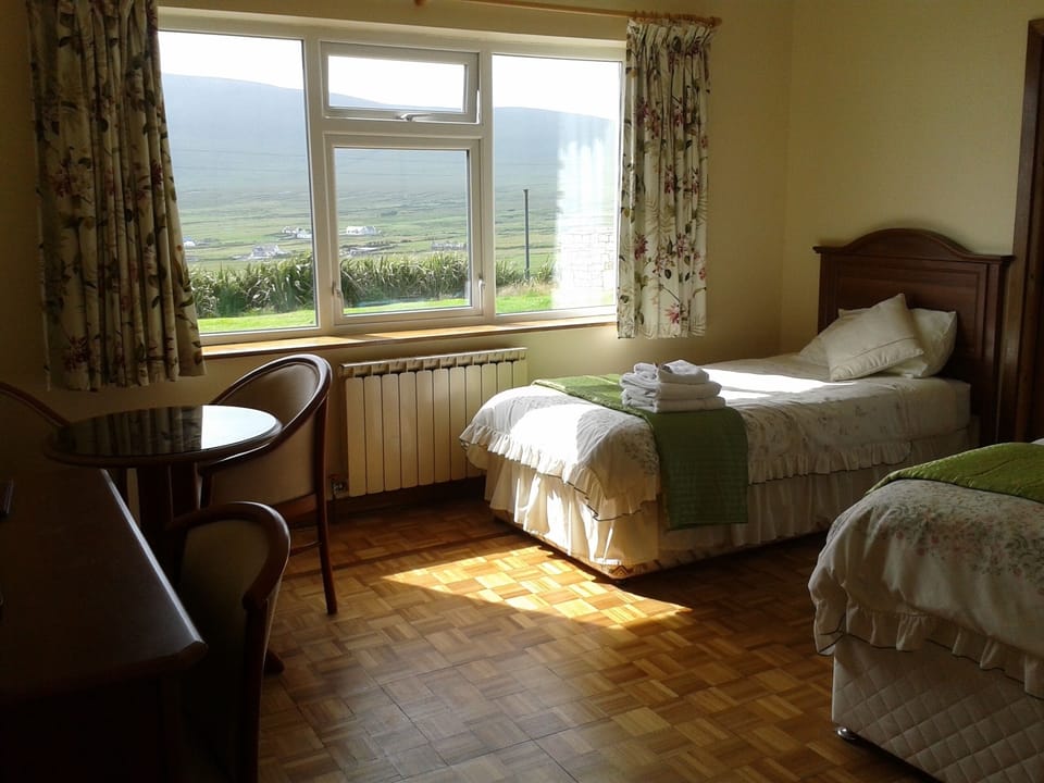 Twin Room, Ensuite | Free WiFi, bed sheets