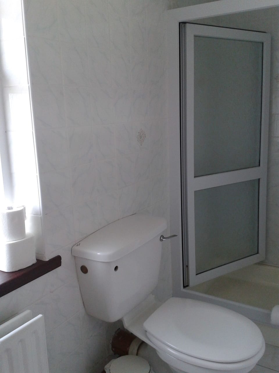 Twin Room, Ensuite | Bathroom | Shower, hair dryer, towels
