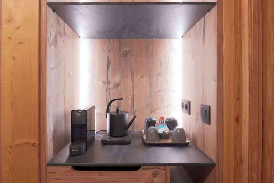 Le Règne Animal - n°10 | Hypo-allergenic bedding, in-room safe, blackout drapes, free WiFi