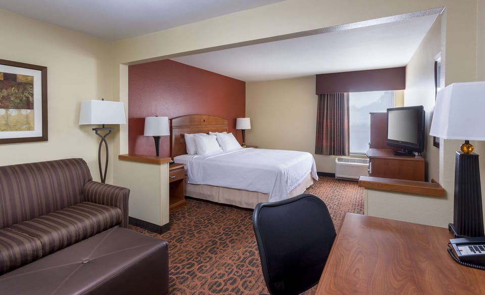 Premium bedding, in-room safe, desk, iron/ironing board