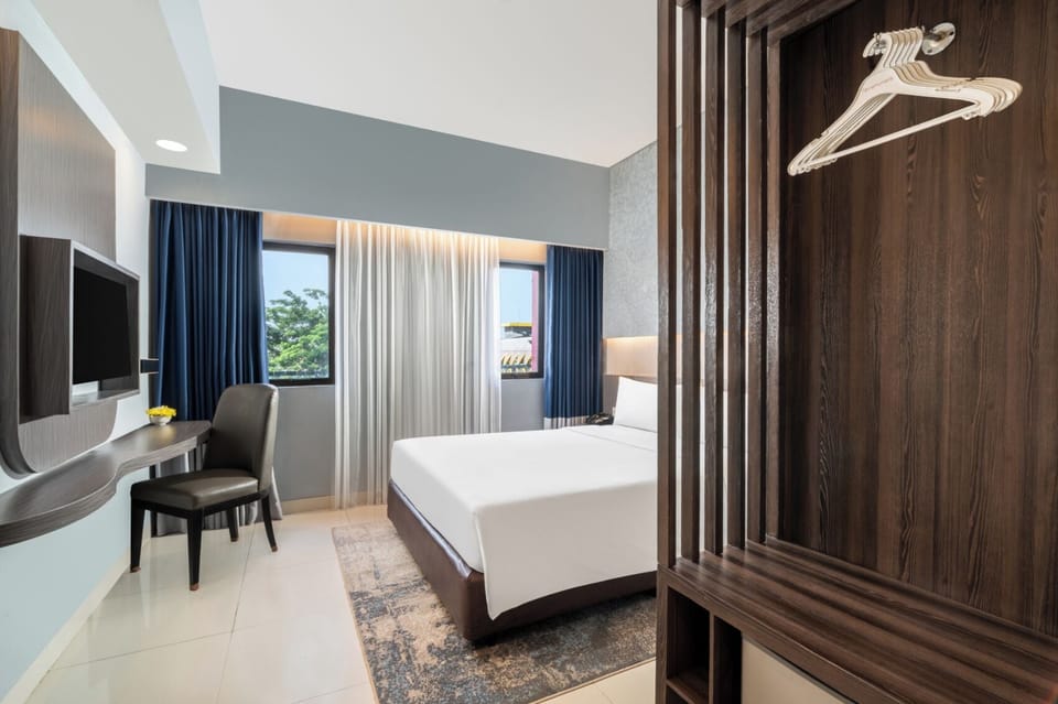 Deluxe Room | In-room safe, desk, free WiFi, bed sheets