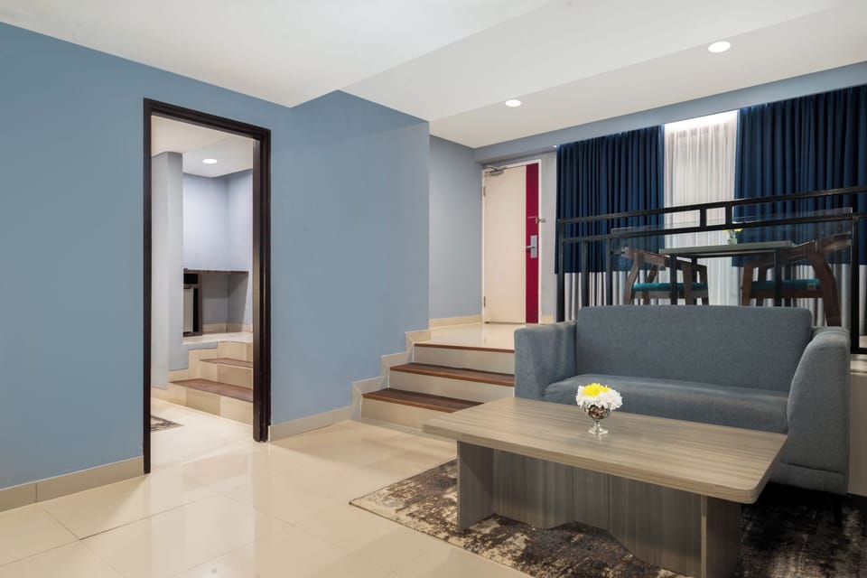 Junior Suite | In-room safe, desk, free WiFi, bed sheets