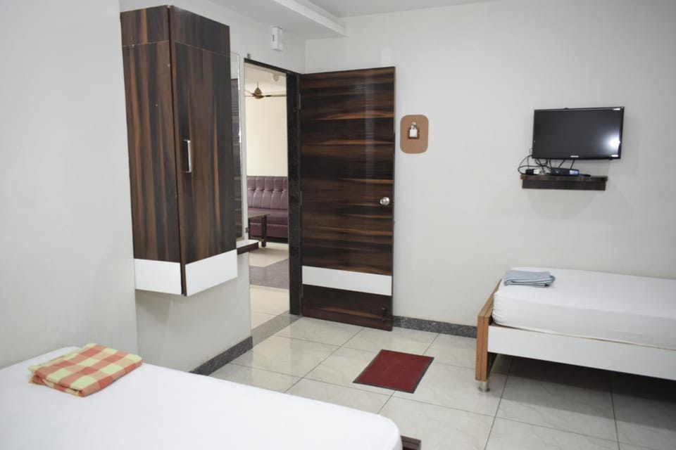 Individually furnished, soundproofing, free WiFi, bed sheets