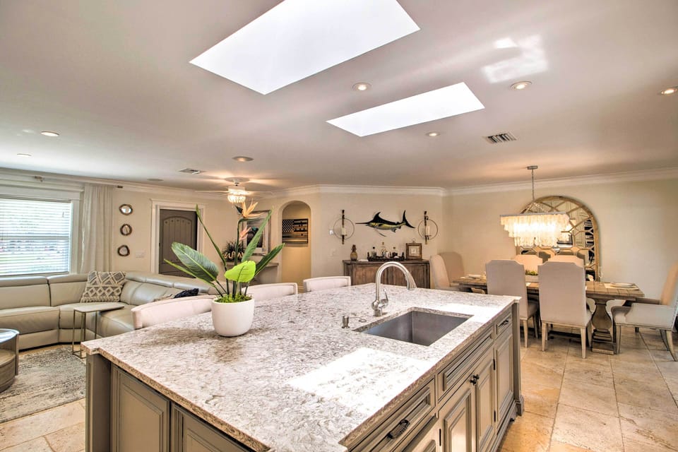 Kitchen | Breakfast Bar