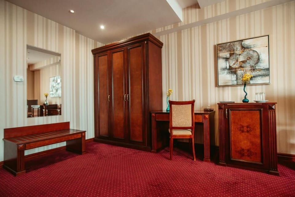 Premium Room | In-room safe, desk, soundproofing, free WiFi