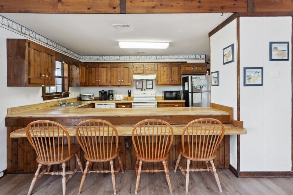 The Counter Bar offers additional seating for meals and snacks!