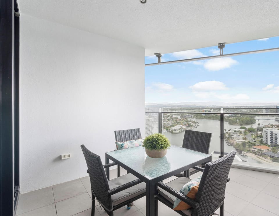 Large Balcony with panoramic views of the Gold Coast 🏙