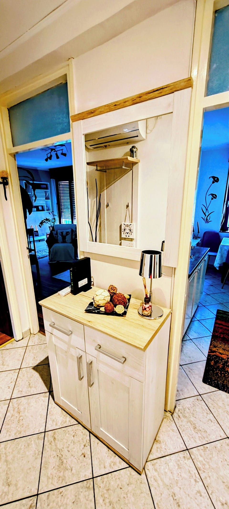Apartment | Bathroom | Shower, hair dryer, towels, shampoo