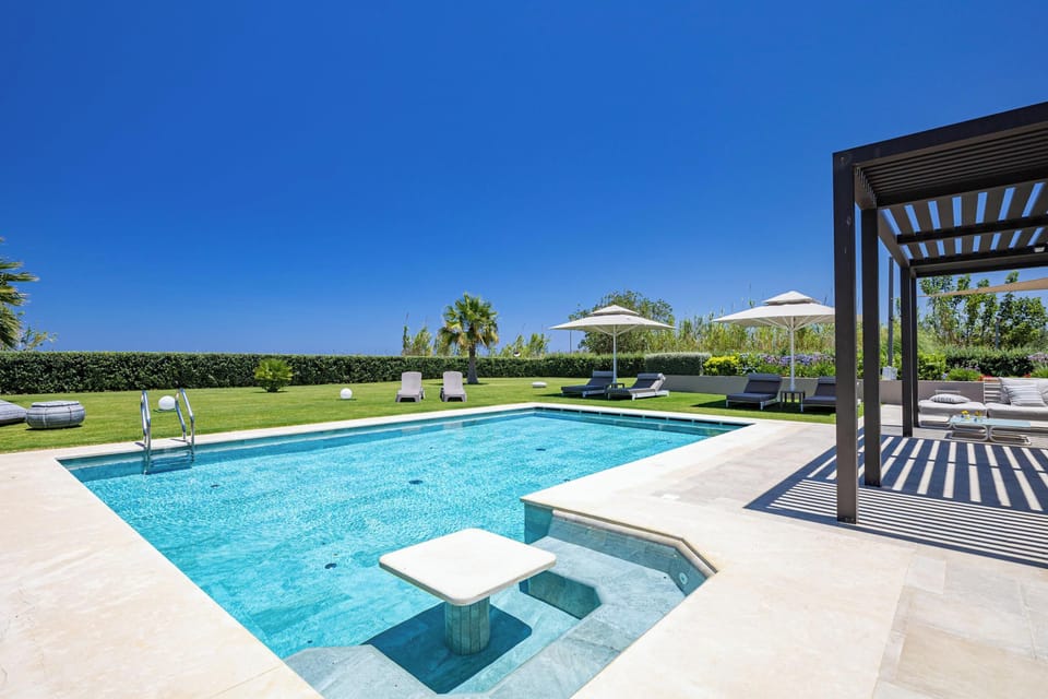 Iniada Villas are 2 sister villas. Each sits on a 2000 m2 plot, and has its own private heated pool and outdoor area with a large lawned garden.