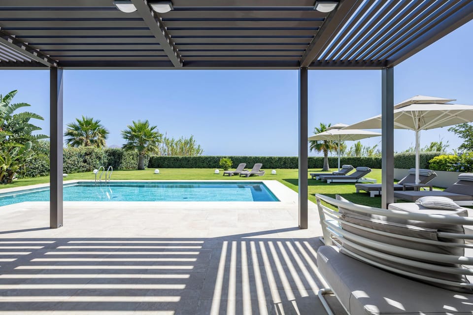 The guests of Iniada Villas can also benefit from the facilities and VIP services provided by a nearby 5* hotel. The owner will provide more information upon arrival.
