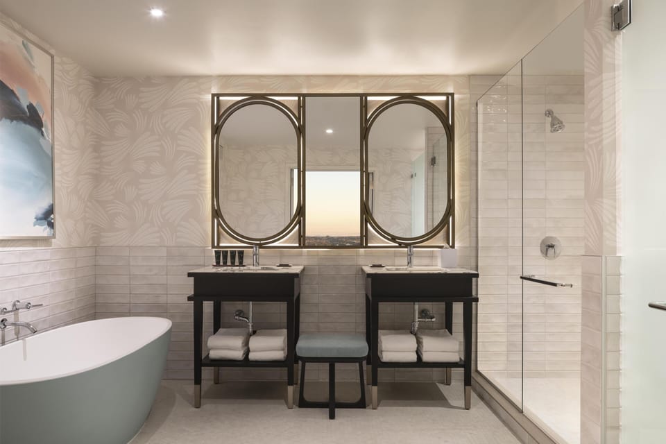Presidential Suite | Bathroom | Free toiletries, hair dryer, bathrobes, slippers