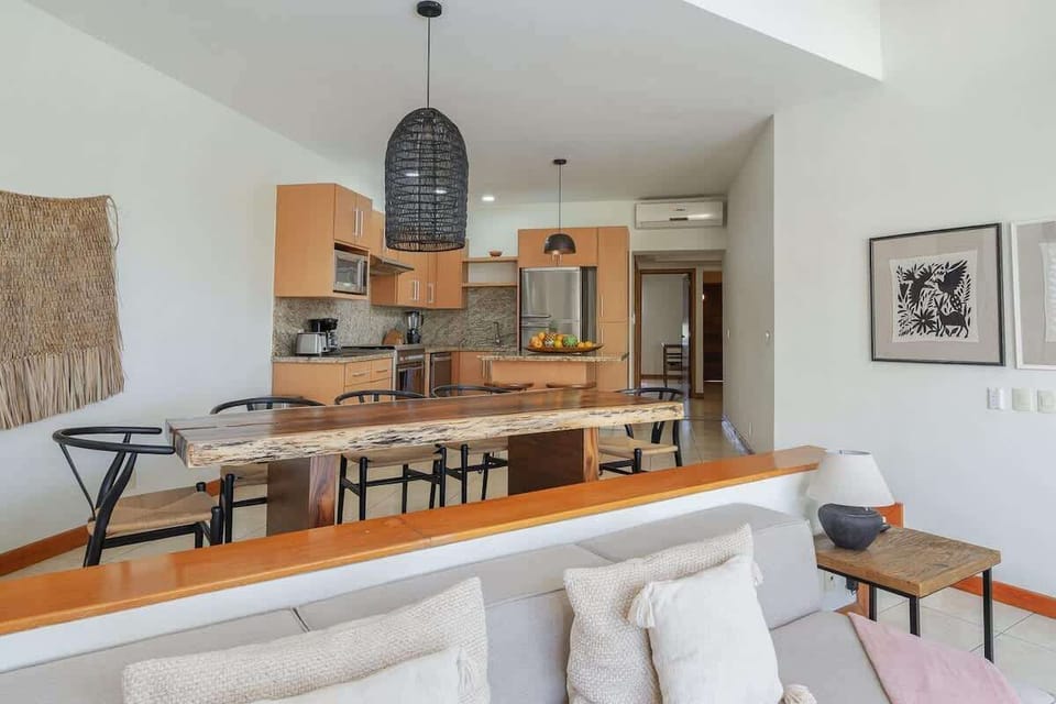  It is a clean and nice unit with excellent amenities. Very friendly and responsive staff!-Maryam