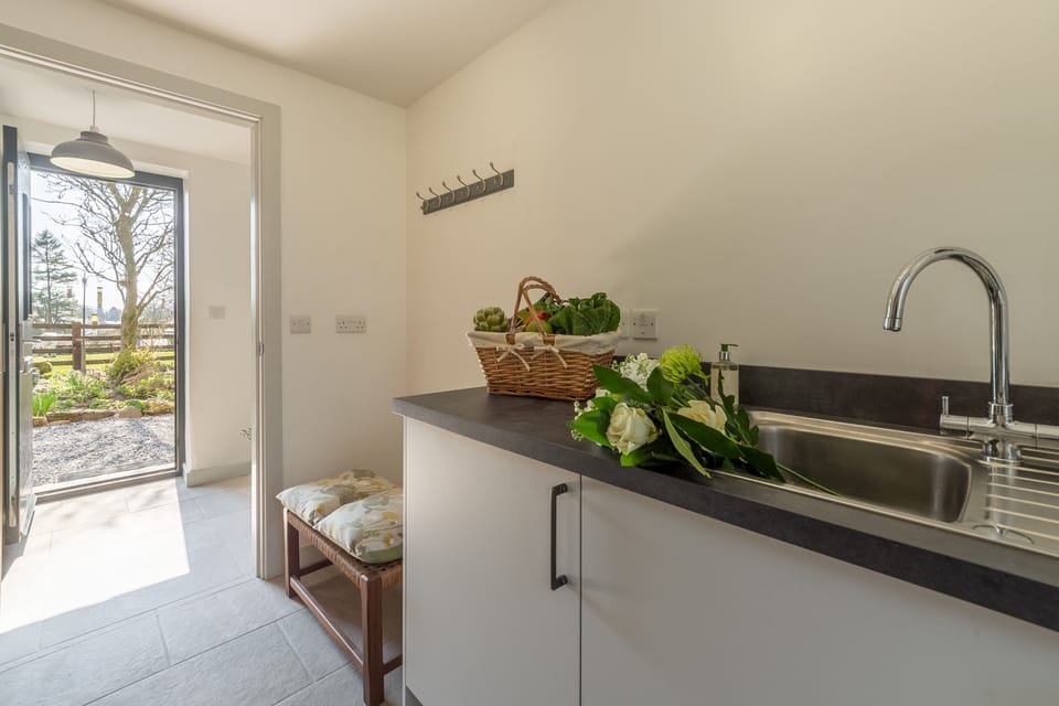 Ground floor: Utility / boot room