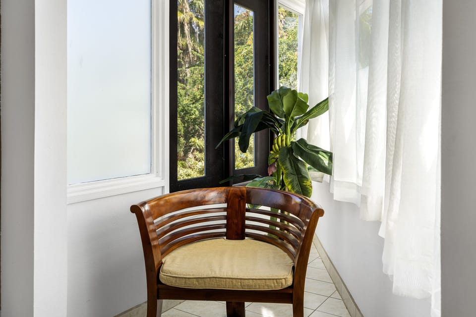 Small atrium for quiet relaxation.