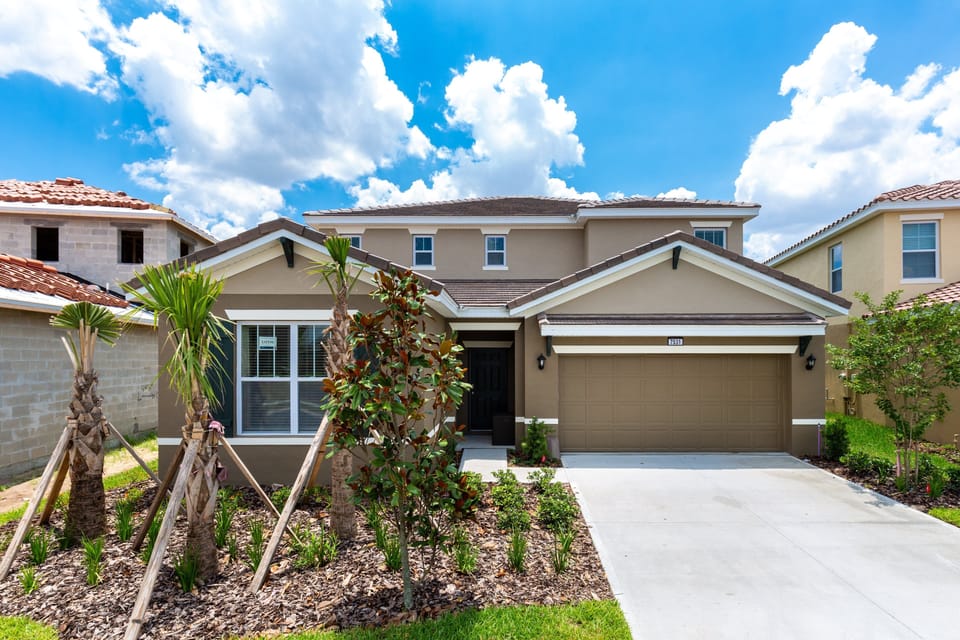 01_Front_of_Home_0721.jpg