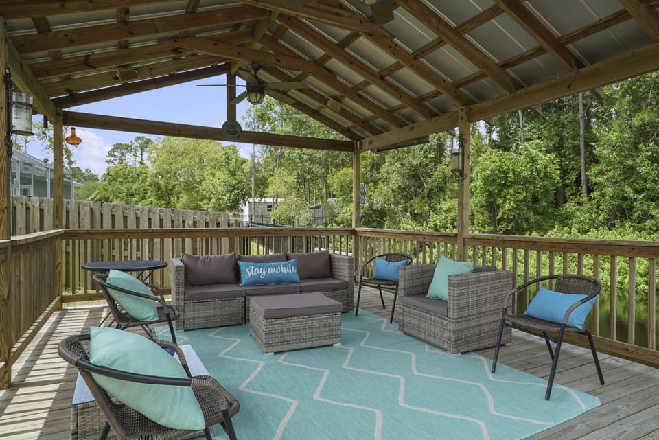 Drink a Cup of Coffee in the Morning at Lakeside Gazebo and Connect with Nature 