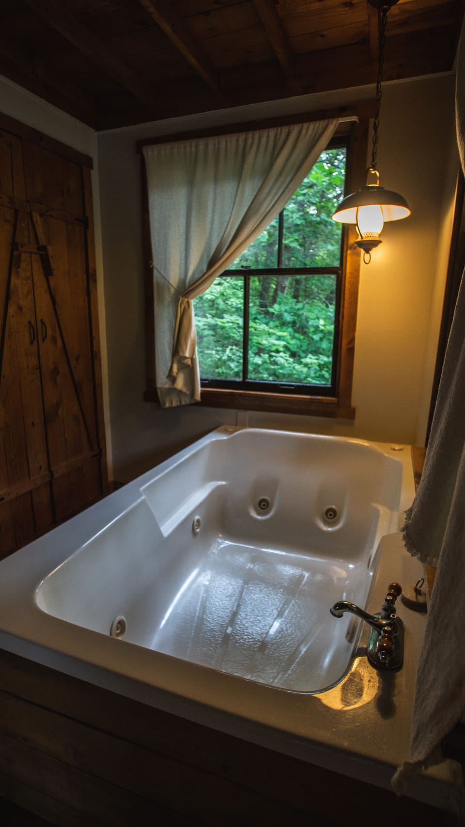 Jetted tub 