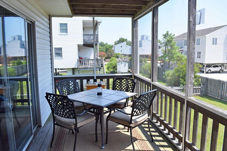 Screened in Porch off Living Room 