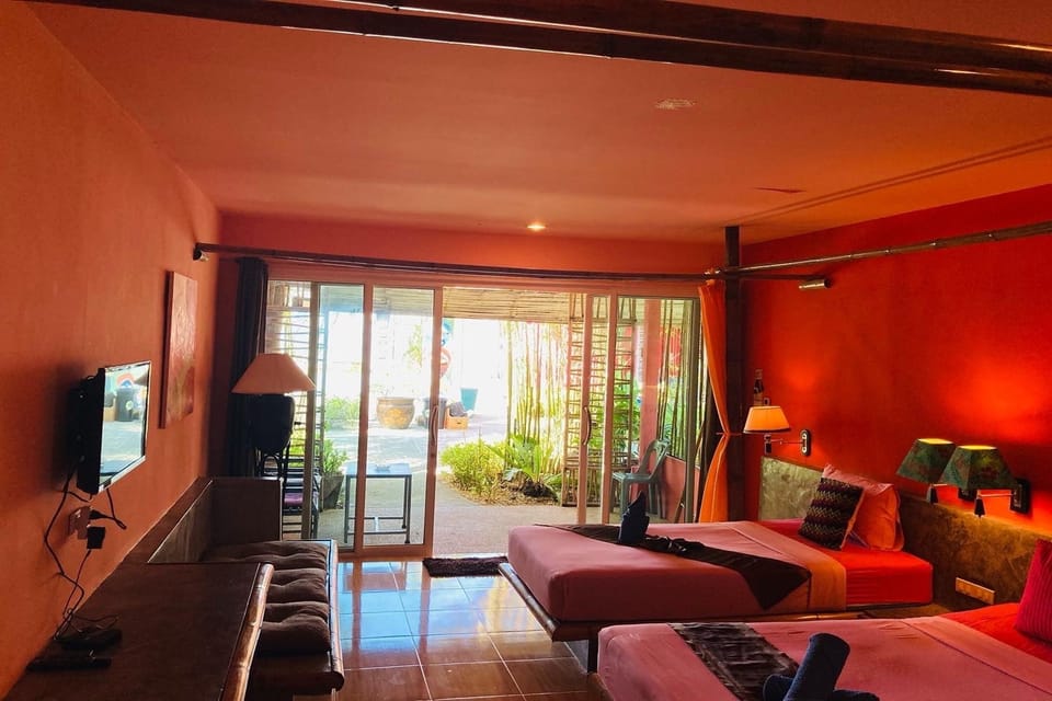 Grand Room | In-room safe, desk, iron/ironing board, free WiFi