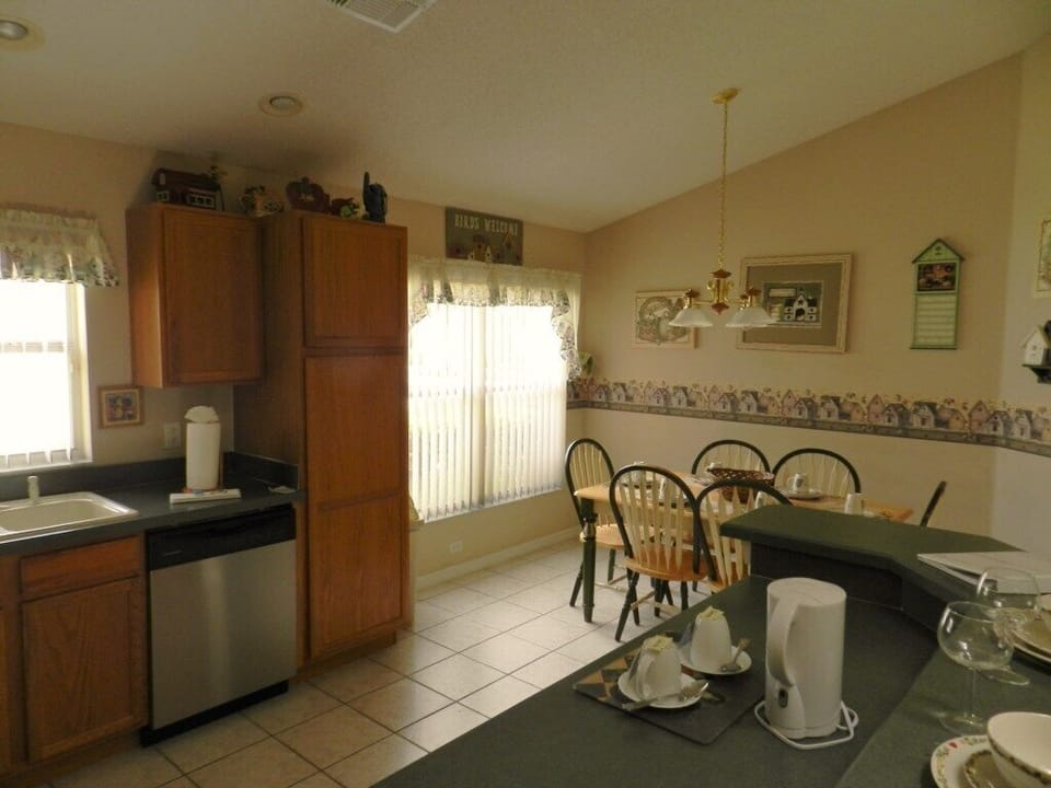 Kitchen/Breakfast Nook