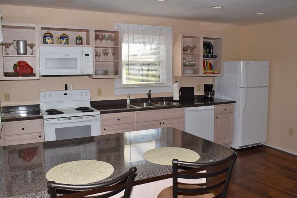 Seating at Kitchen Countertop 