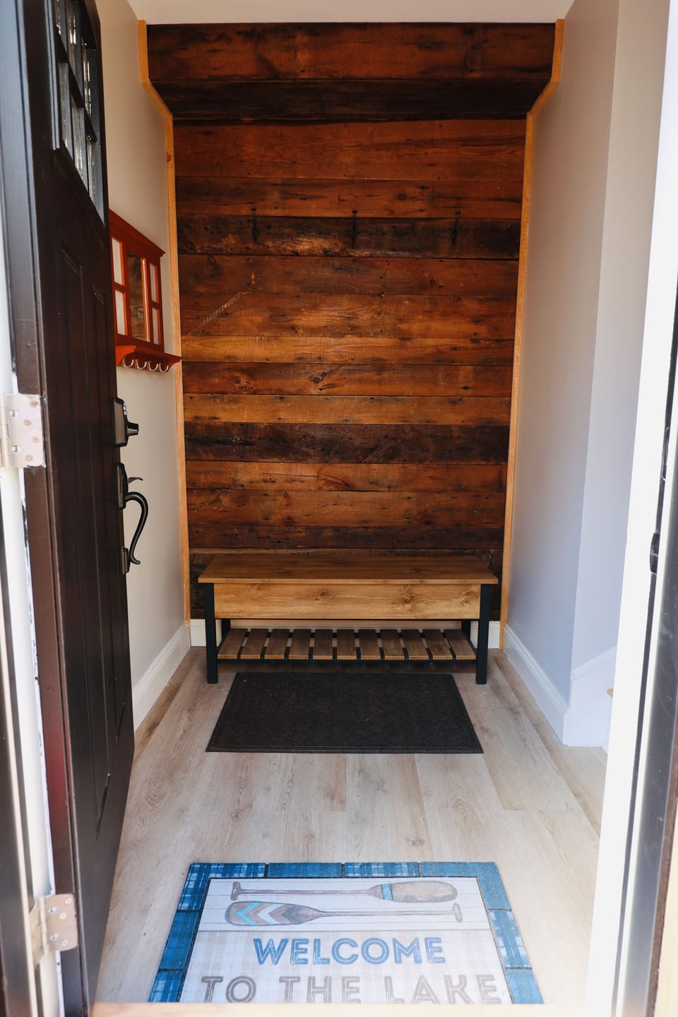 Entry way into the mudroom