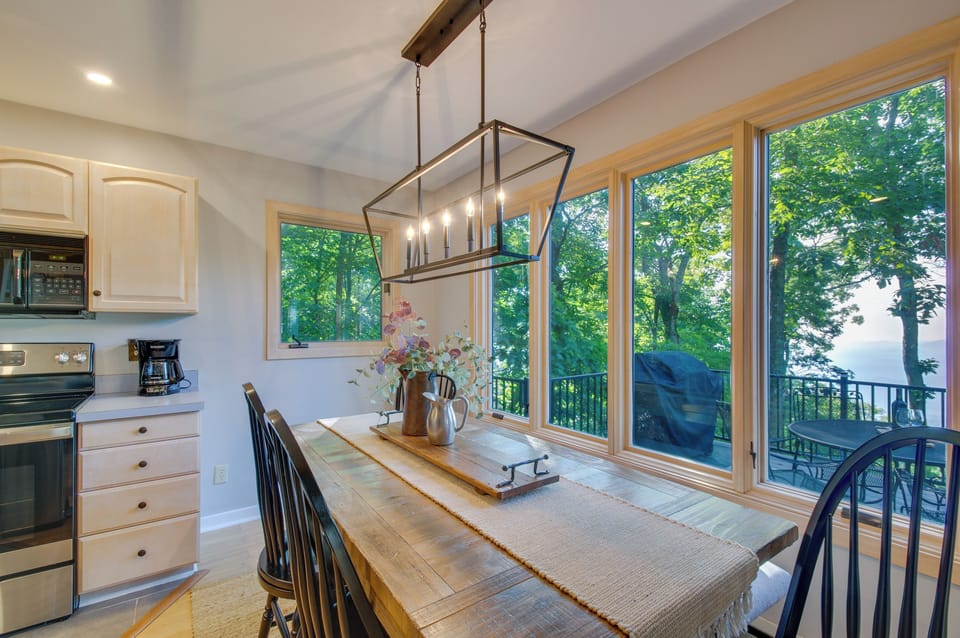 Dining Area | 1st Floor | Dishware/Flatware Provided